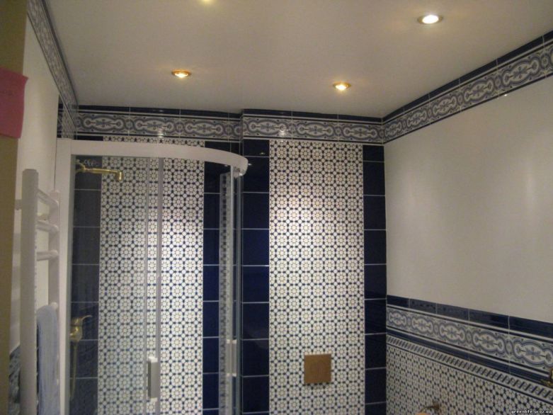  потолок в ванной комнате (71 фото): плюсы и минусы, важные .