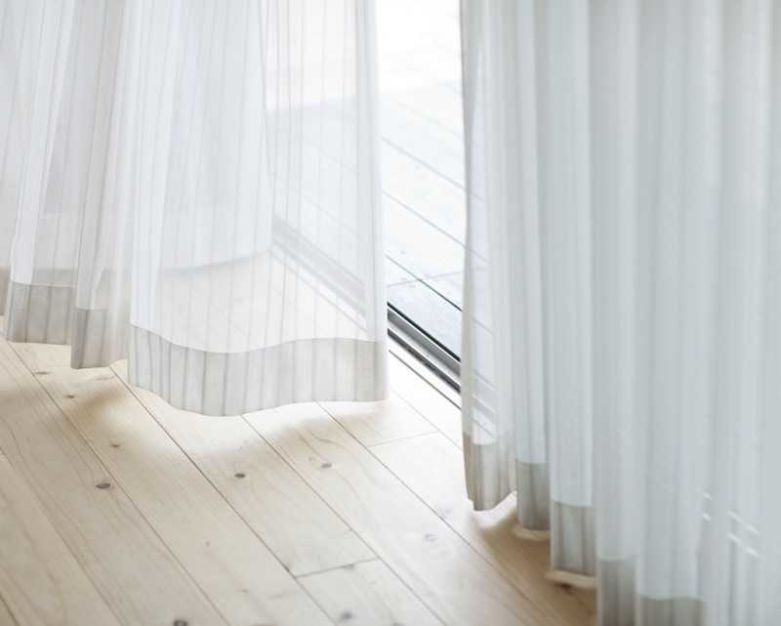 Тюль в спальню: фото интересных дизайнерских идей для оформления спальни в разных стилях